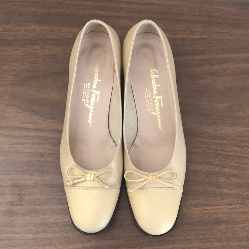 Salvatore Ferragamo gold size 7 B